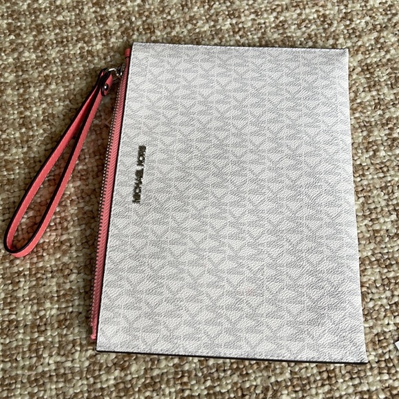 Michael Kors Jet Set Travel XL Zip Clutch Wristlet - Picture 7 of 16